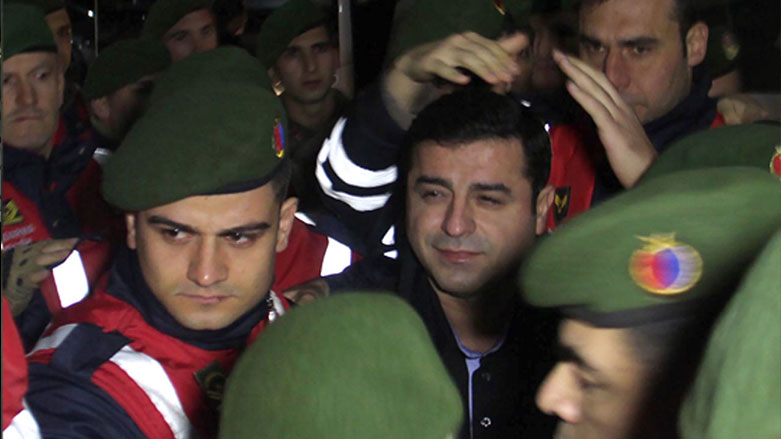 ده‌میرتاش نه‌خۆشه‌ و رێگه‌ نادرێت چاره‌سه‌ری وه‌رگرێت